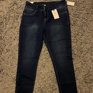 Nwt Wallflower skinny jeans size 17